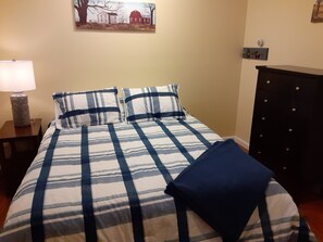 4 bedrooms, desk, iron/ironing board, travel cot