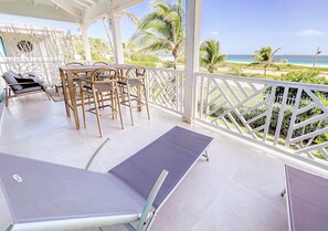 屋外ダイニングエリア