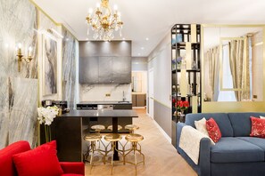 Interior - Merveil - Luxury Suite - Tour Eiffel - Laos (Paris)