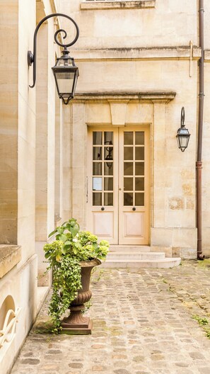 Exterior detail - Merveil - Luxury Suite - Marais - Archives I (Paris)