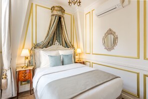 3 室のベッドルーム、デスク、アイロン / アイロン台、旅行用ベビーベッド