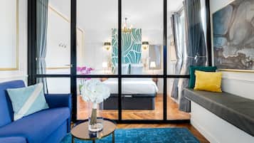 2 chambres, bureau, fer et planche Ă repasser, lit parapluie