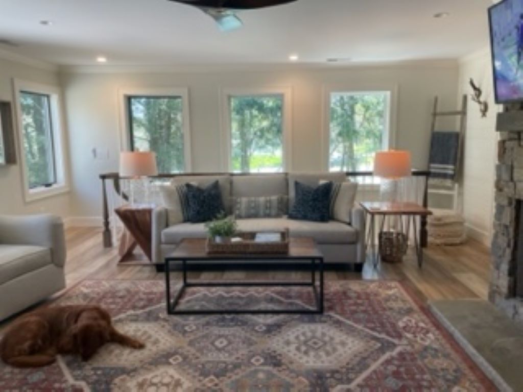 Highlands! Amazing Location, Enjoy Comfort, Style & Dog Friendly!