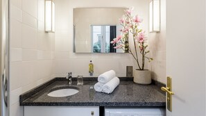 Bathroom - Merveil - Luxury Suite - Louvre - Aboukir IV (Paris)