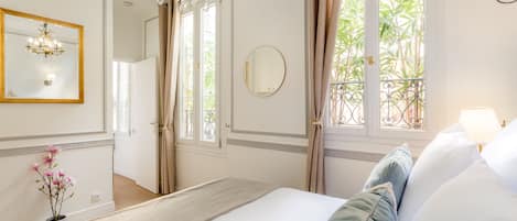 2 Schlafzimmer, Schreibtisch, Bügeleisen/Bügelbrett, Reisekinderbett