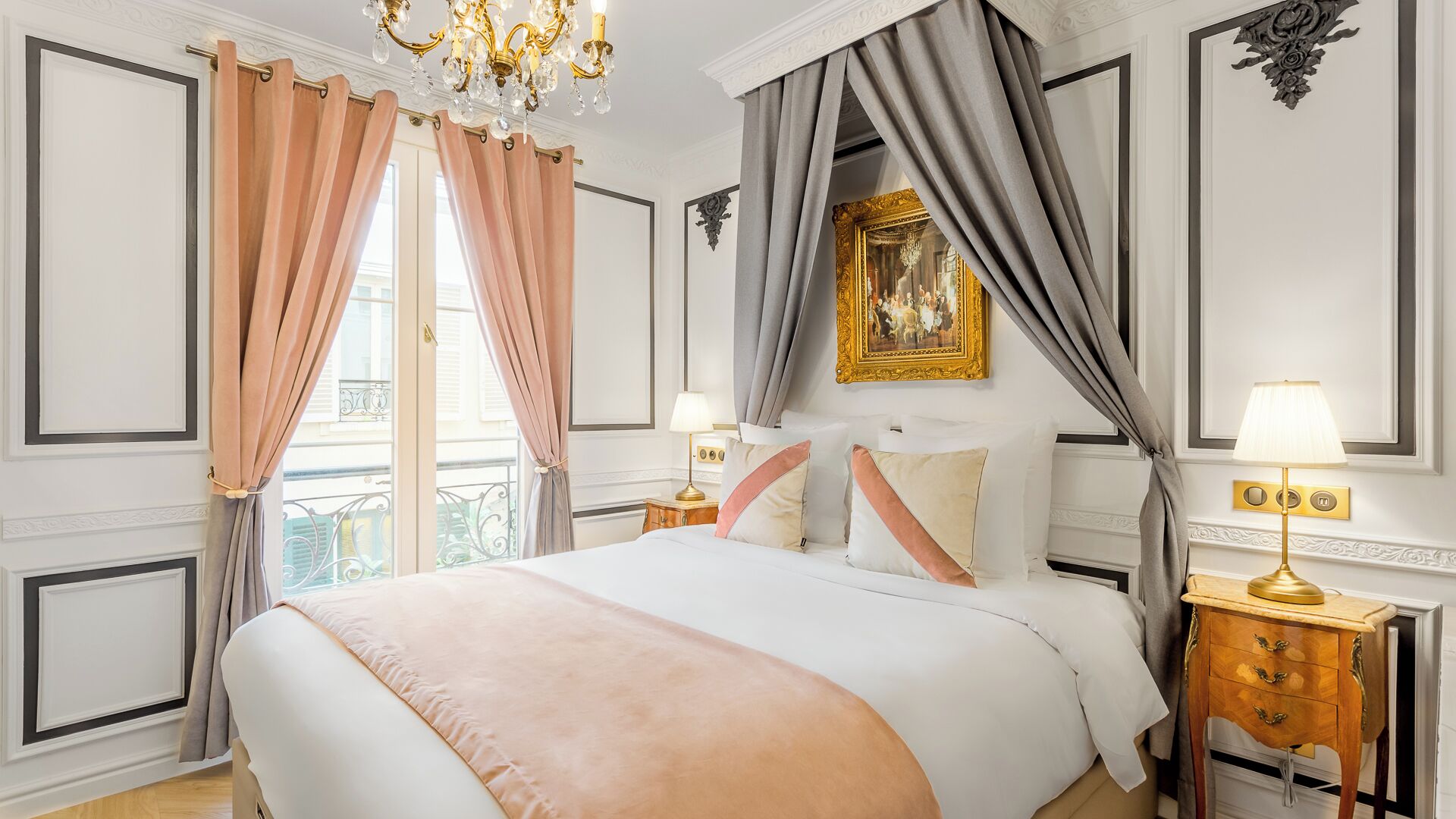 4 عدّة غرف نوم ومكتب ومكواة/لوح كي وسرير سفر