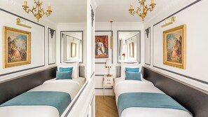 4 slaapkamers, een bureau, een strijkplank/strijkijzer, reisbedje
