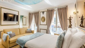 4 chambres, bureau, fer et planche à repasser, lit parapluie