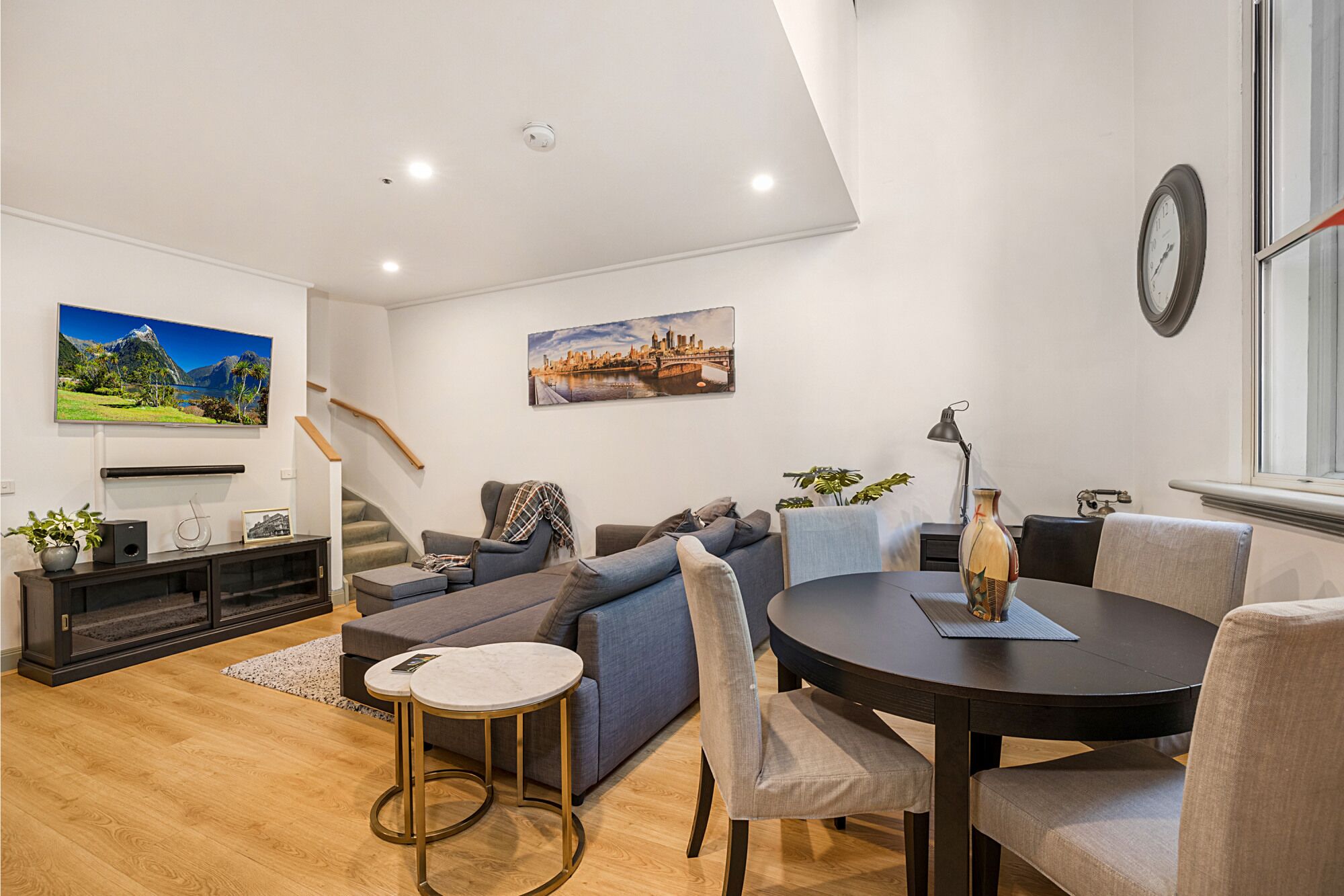 Comfy 2-Bed Unit in CBD with Pool, Parking and Gym