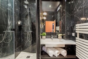 Hair dryer, towels - Merveil - Luxury Suite - Marais - Saint Denis I (Paris)