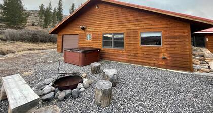 Moose Cabin *Yellowstone/Forest *Private Hot Tub