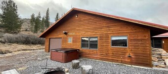 Moose Cabin *Yellowstone/Forest *Private Hot Tub