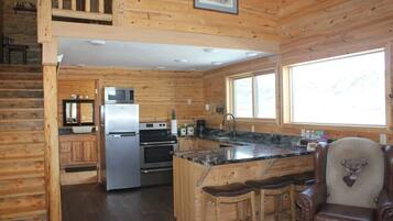 Geladeira, micro-ondas, fogão, cooktop