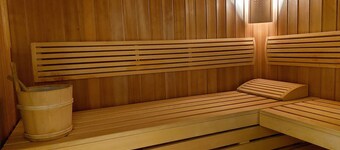 R.M.G. family ski to door apartments   Top 1