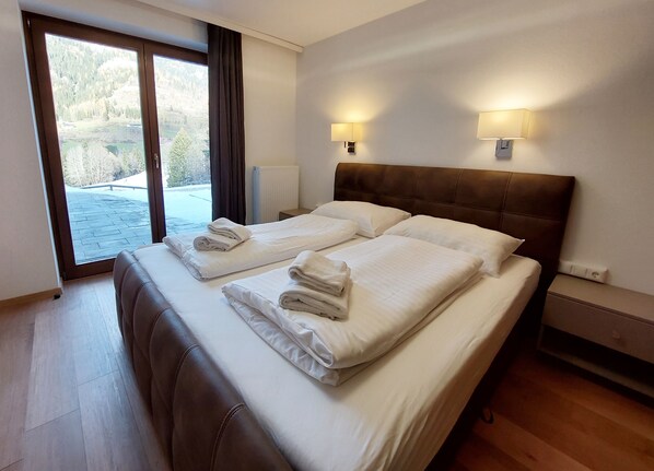 1 bedroom, iron/ironing board, travel cot, free WiFi