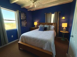 3 bedrooms, free WiFi - A Pop's Place / 117 E Beach Drive (Oak Island)