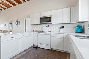 Fridge, microwave, oven, stovetop - Kingfisher / 6007 W Beach Drive (Oak Island)