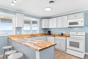 Fridge, microwave, oven, stovetop - Gray Gull / 1003 West Beach Drive - Coastal Vacation Resorts (Oak Island)