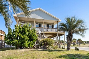 Exterior - Holidaze / 4330 E Beach Drive (Oak Island)