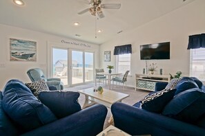 Télévision, lecteur de DVD, livres