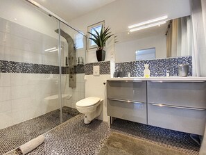 Hair dryer, towels