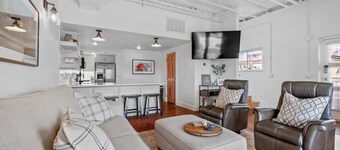 Dickson St. Hideaway