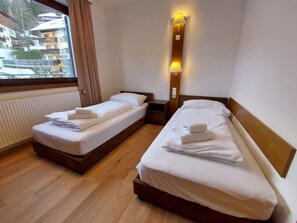 2 Schlafzimmer, Zimmersafe, Bügeleisen/Bügelbrett, Reisekinderbett
