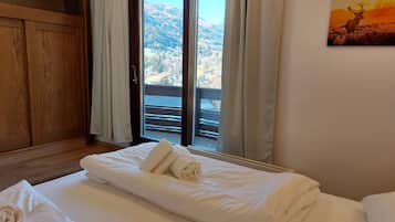 2 Schlafzimmer, Zimmersafe, Bügeleisen/Bügelbrett, Reisekinderbett