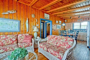 TV - Sailors Rest / 4825 W Beach Drive (Oak Island)