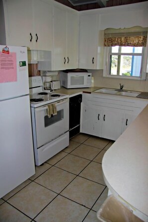 Fridge, microwave, oven, stovetop - Moby Dick / 4527 West Beach Drive - Coastal Vacation Resorts (Oak Island)