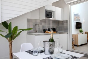 Fridge, microwave, stovetop, coffee/tea maker