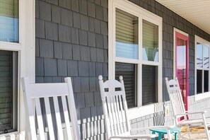 Property grounds - Game on Fishes / 3312 W Beach Drive - Coastal Vacation Resorts (Oak Island)