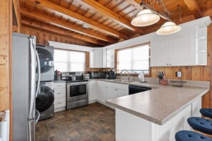 Fridge, microwave, oven, stovetop - Mystic Breeze / 4925 E Beach Drive (Oak Island)
