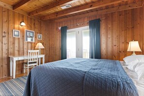 3 bedrooms, Internet - Mystic Breeze / 4925 E Beach Drive (Oak Island)