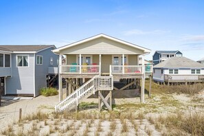 Exterior - Mystic Breeze / 4925 East Beach Drive - Coastal Vacation Resorts (Oak Island)