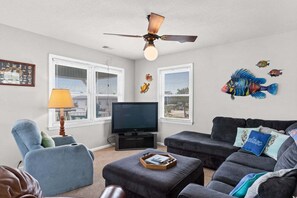 Smart TV - Mol Sea / 2358 W Beach Drive (Oak Island)