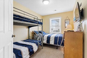3 bedrooms, Internet - Mol Sea / 2358 W Beach Drive (Oak Island)