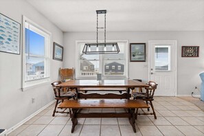 Dining - Mol Sea / 2358 W Beach Drive (Oak Island)