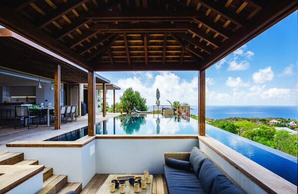 Infinity-Pool, beheizter Pool