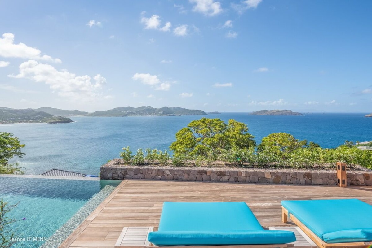 Open terrace with panoramic ocean views