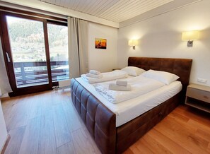 2 Schlafzimmer, Zimmersafe, Bügeleisen/Bügelbrett, Reisekinderbett