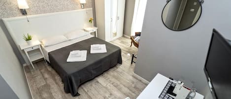 1 bedroom, iron/ironing board, travel cot, free WiFi