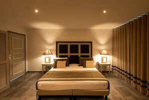 5 bedrooms, iron/ironing board, free WiFi, bed sheets