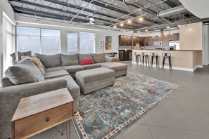 TV, offices - 3 BR 2 BA Downtown Loft water view (Fort Walton Beach)