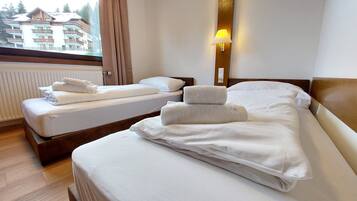 2 Schlafzimmer, Zimmersafe, Bügeleisen/Bügelbrett, Reisekinderbett