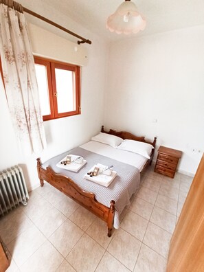 4 bedrooms, iron/ironing board, free cribs/infant beds, free WiFi - Zennova 22 Nikiti Sea Side House (Sithonia)