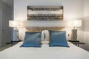 3 عدّة غرف نوم ومكتب ومكواة/لوح كي وسرير سفر