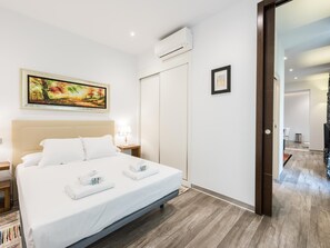 1 slaapkamer, een strijkplank/strijkijzer, internet, beddengoed