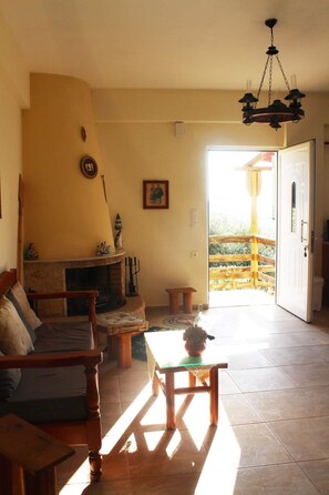 Interior - Alonaki House (Listaros)