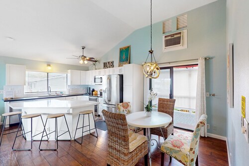 Ideal Getaway Near the Beach & Town W/ Two Kitchens, Wraparound Deck & Views